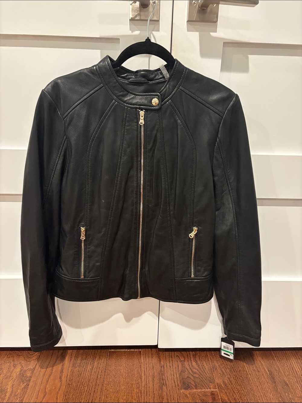 Woman’s Black leather Guess jacket